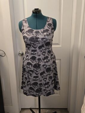 CowCow Gray & Black Skull Print Skater Dress | Size L